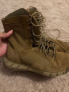 Oakley Men's Tactical Lace-Up Boots in Coyote Brown size 7